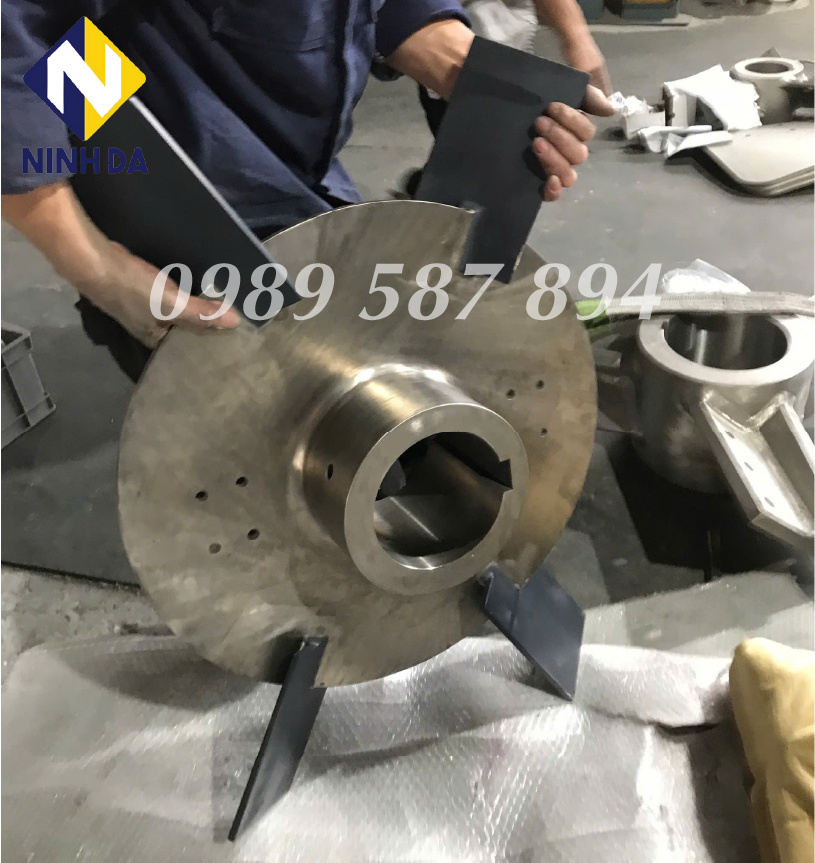 Tuabin đĩa lắp gần đáy bể để quét bùn canxi cacbonat lắng