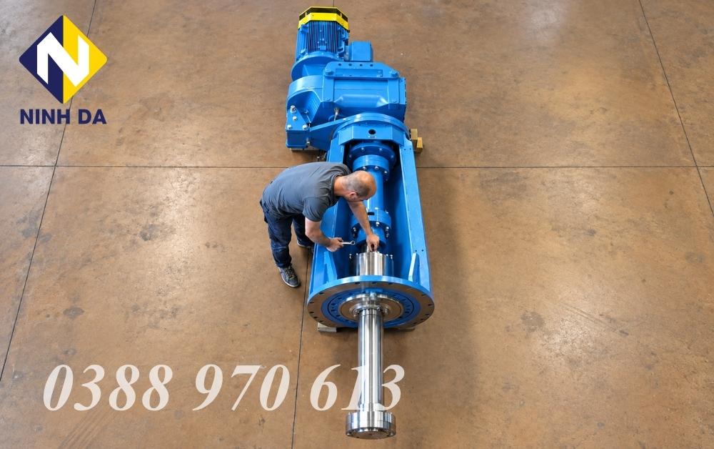 Tháo dỡ và bảo trì máy khuấy cỡ lớn